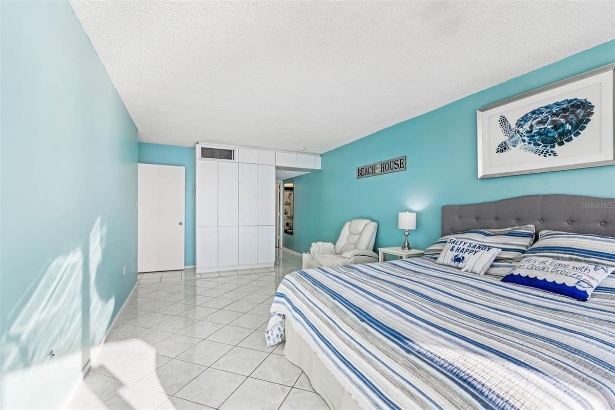 17920 GULF BOULEVARD — photo 14 of 31