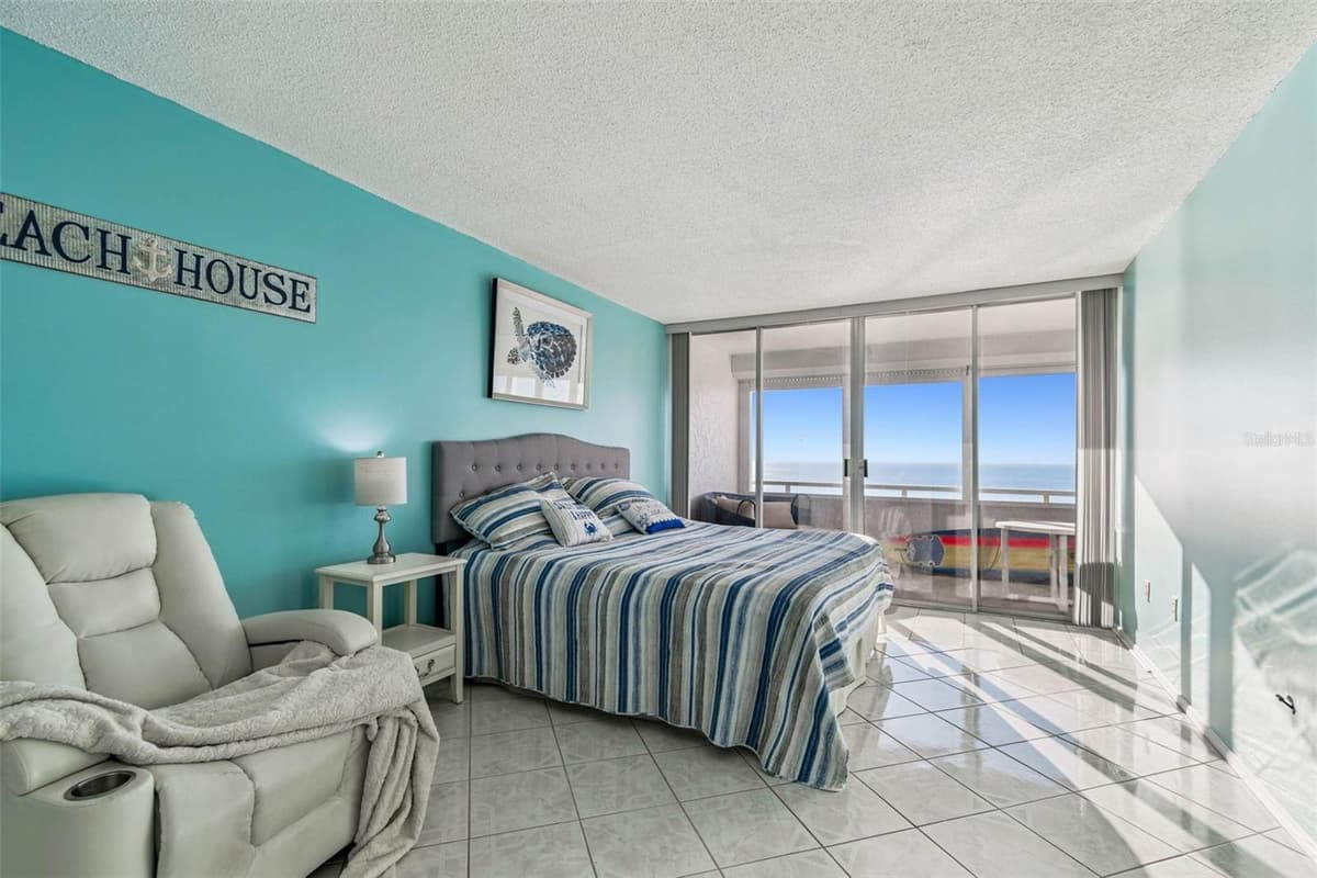 17920 GULF BOULEVARD — photo 13 of 31
