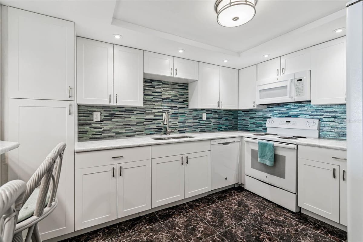 17920 GULF BOULEVARD — photo 4 of 31