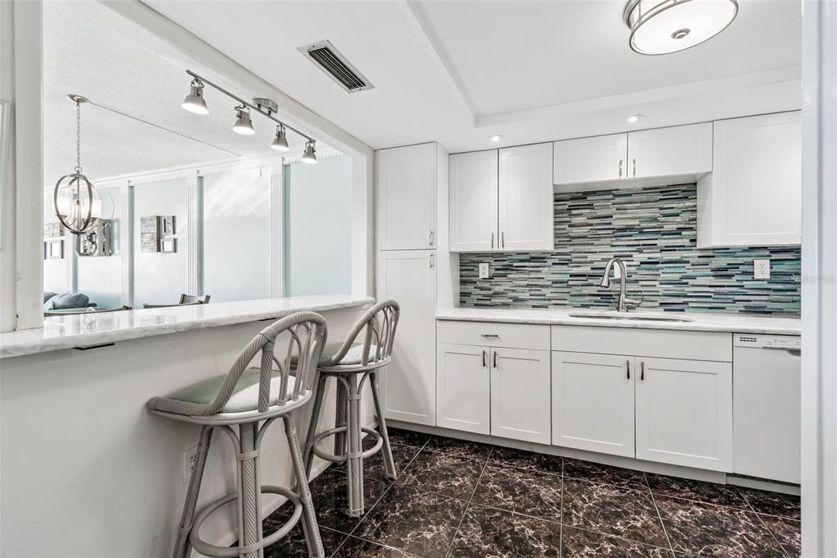 17920 GULF BOULEVARD — photo 5 of 31