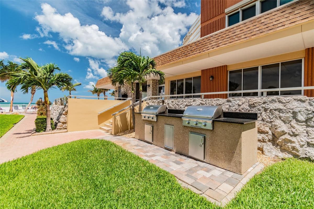 17920 GULF BOULEVARD — photo 28 of 31