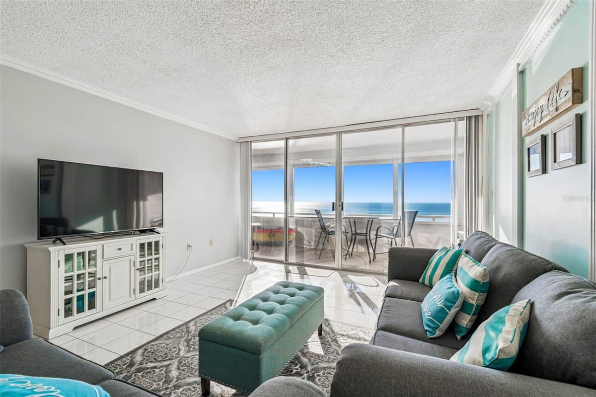17920 GULF BOULEVARD — photo 10 of 31
