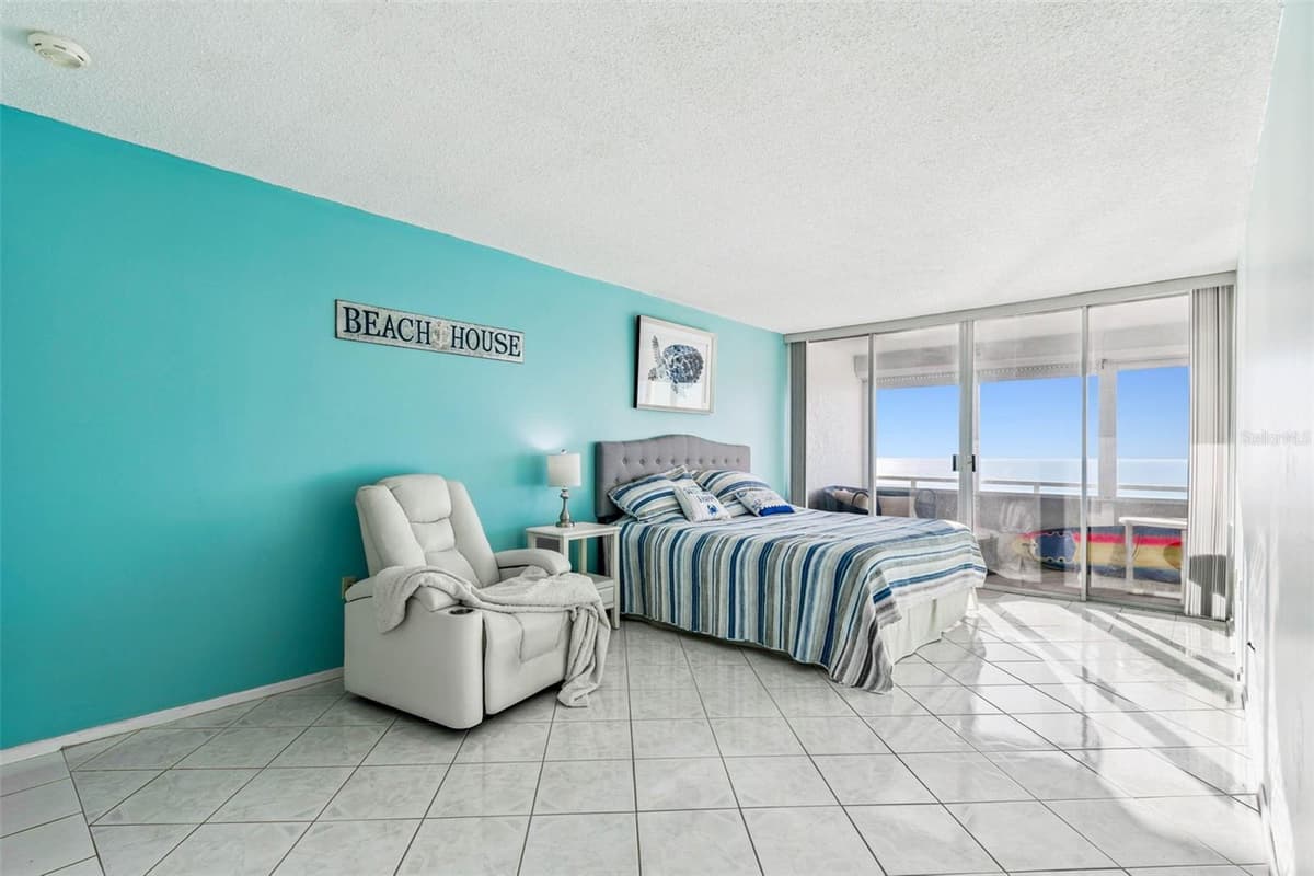 17920 GULF BOULEVARD — photo 12 of 31