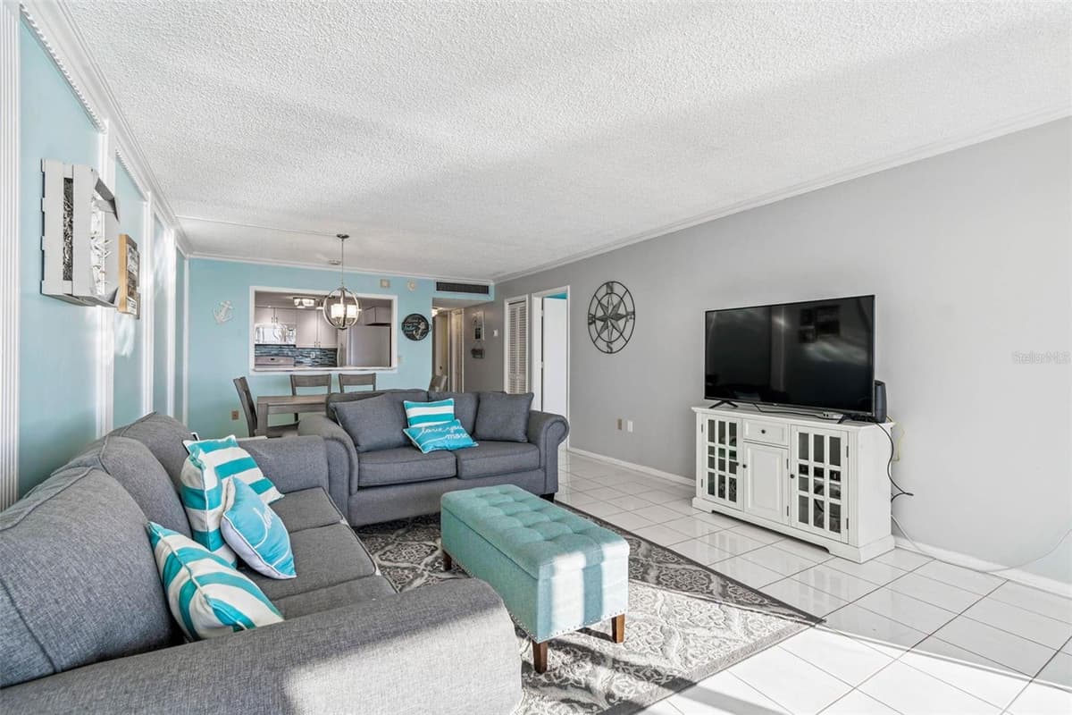 17920 GULF BOULEVARD — photo 11 of 31