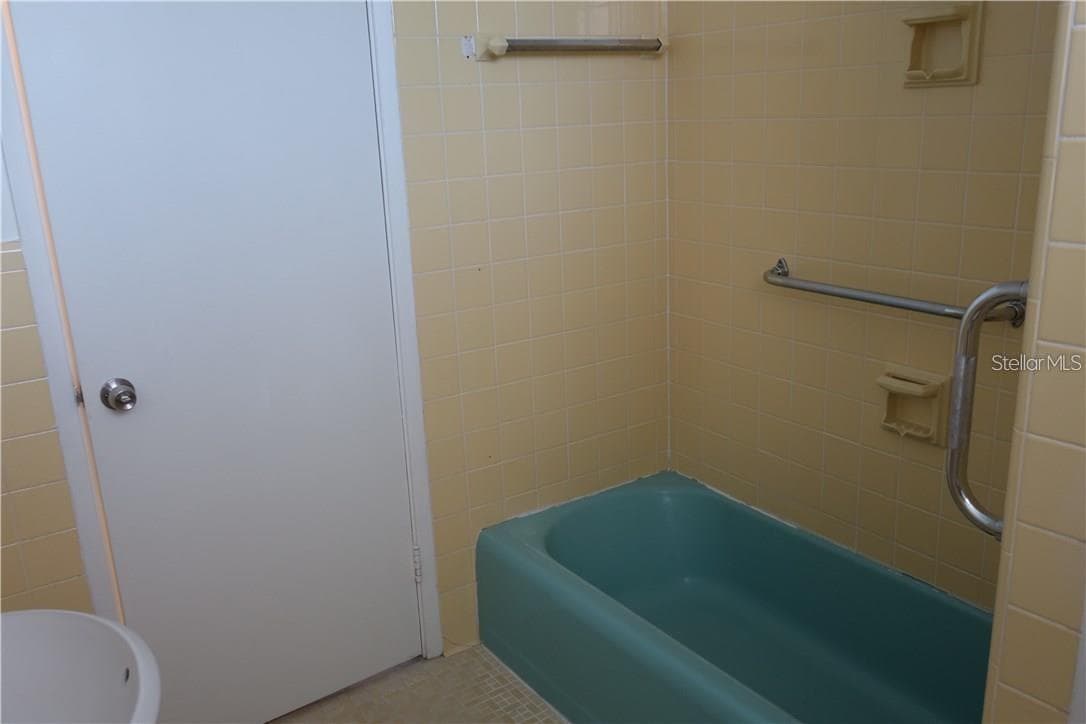 200 BETTY LANE — photo 8 of 13