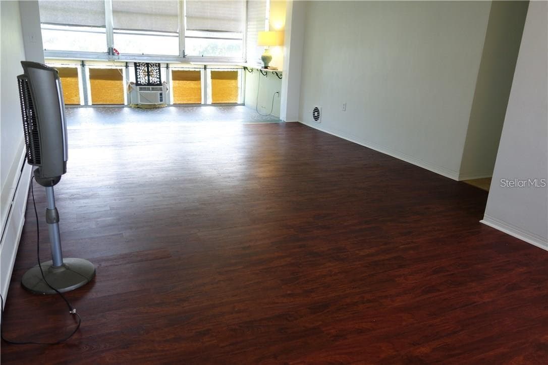 200 BETTY LANE — photo 3 of 13