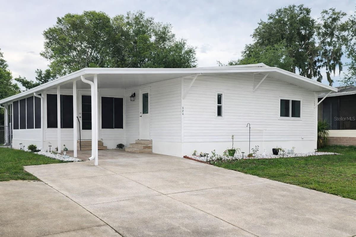 121 PINE TREE DRIVE — photo 1 of 25