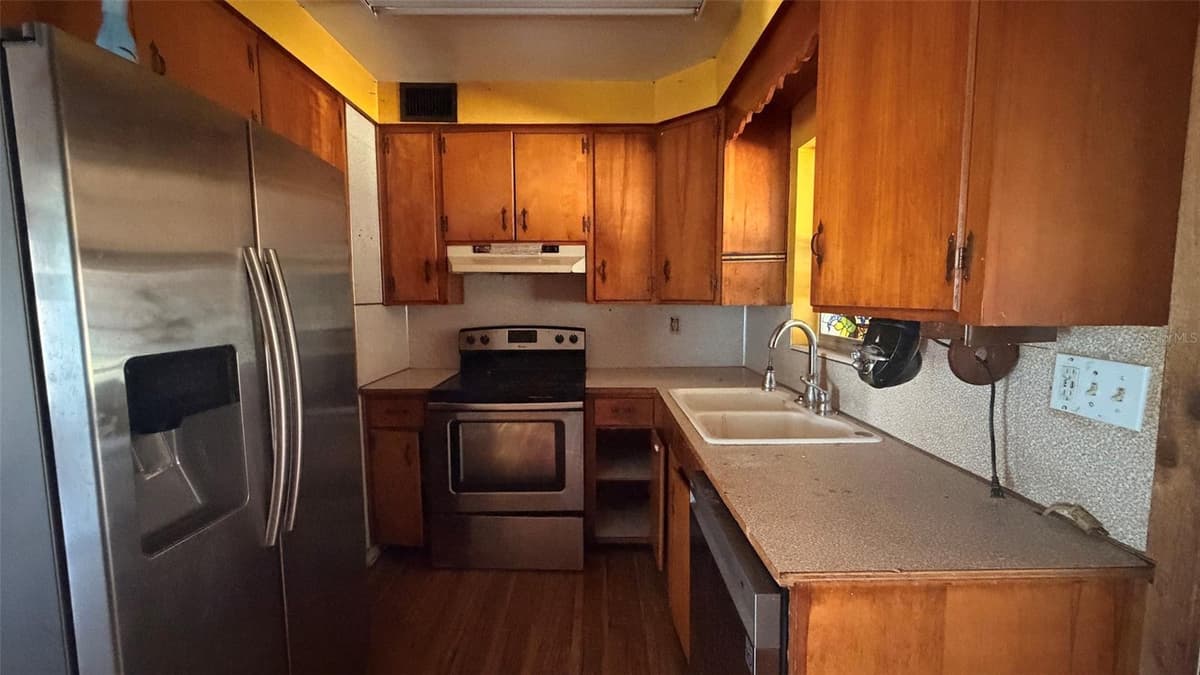 1411 LAKESHORE DRIVE — photo 15 of 28
