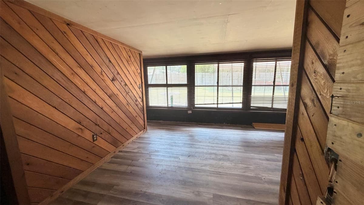 1411 LAKESHORE DRIVE — photo 16 of 28
