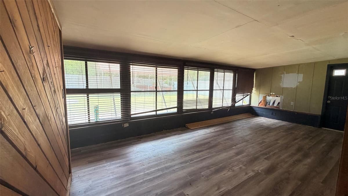 1411 LAKESHORE DRIVE — photo 18 of 28