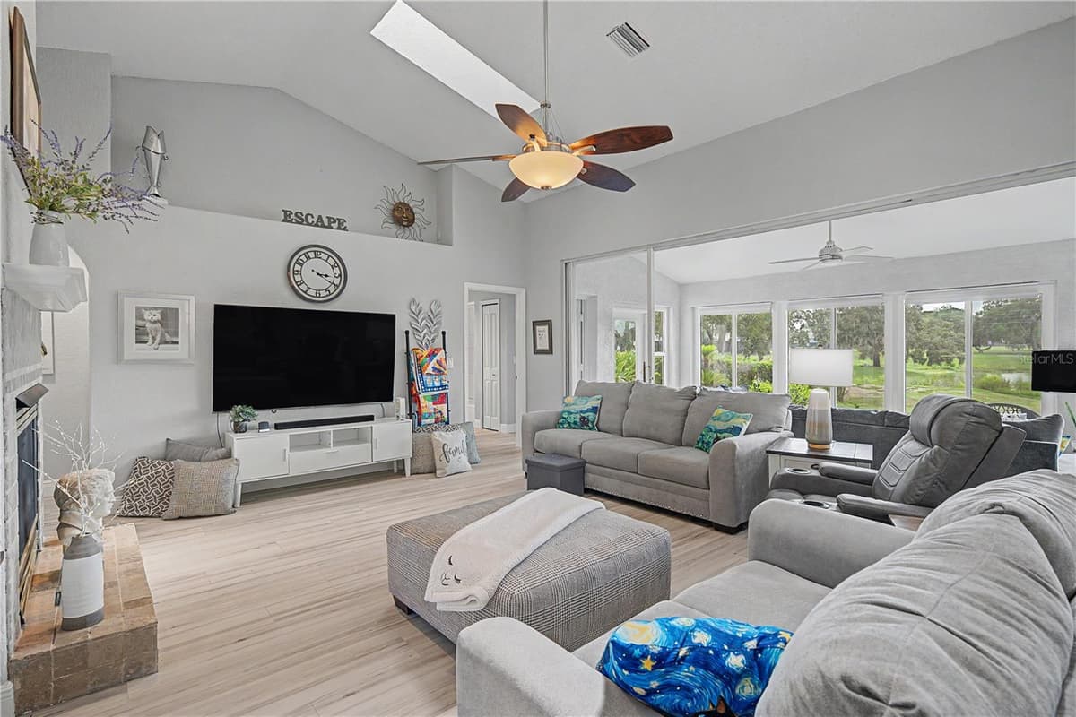 6207 HUNTINGTON DRIVE — photo 15 of 50