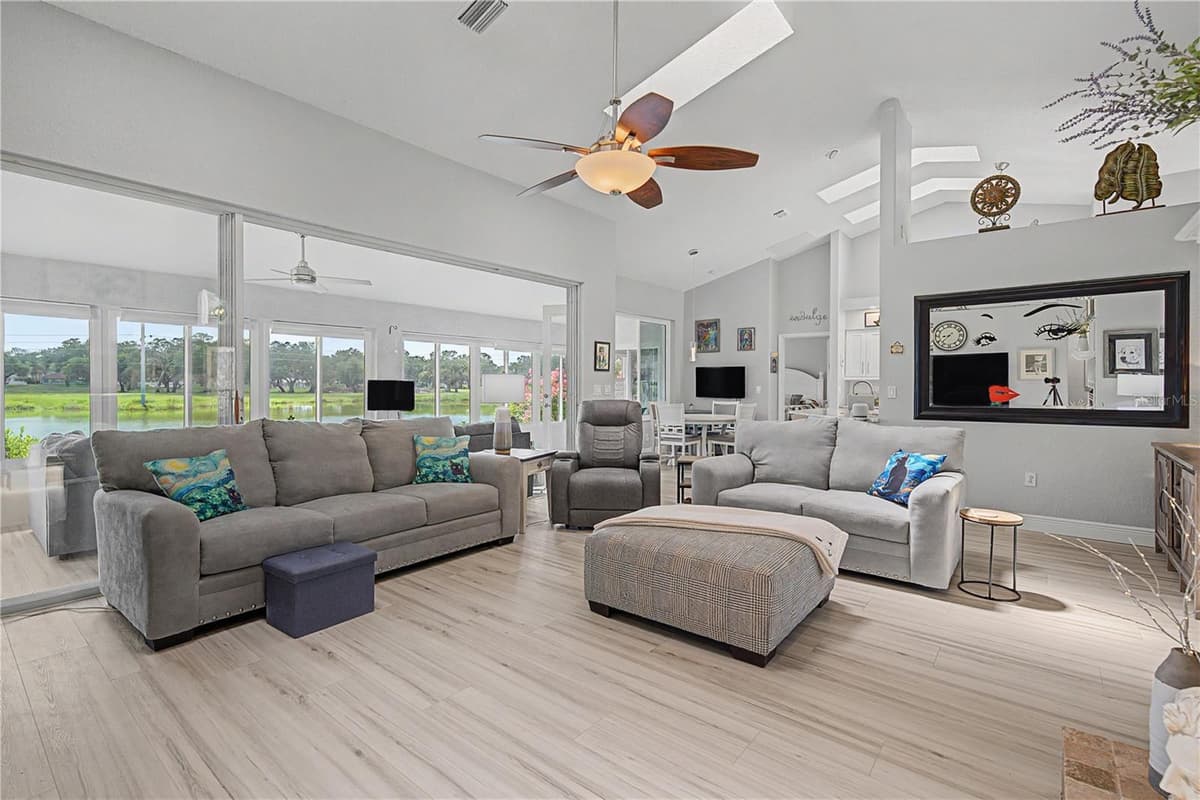 6207 HUNTINGTON DRIVE — photo 4 of 50