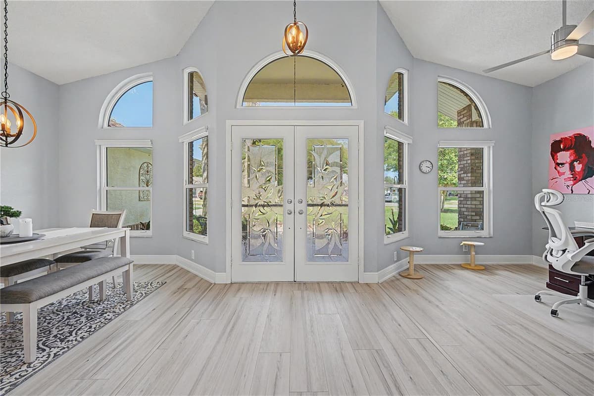6207 HUNTINGTON DRIVE — photo 2 of 50