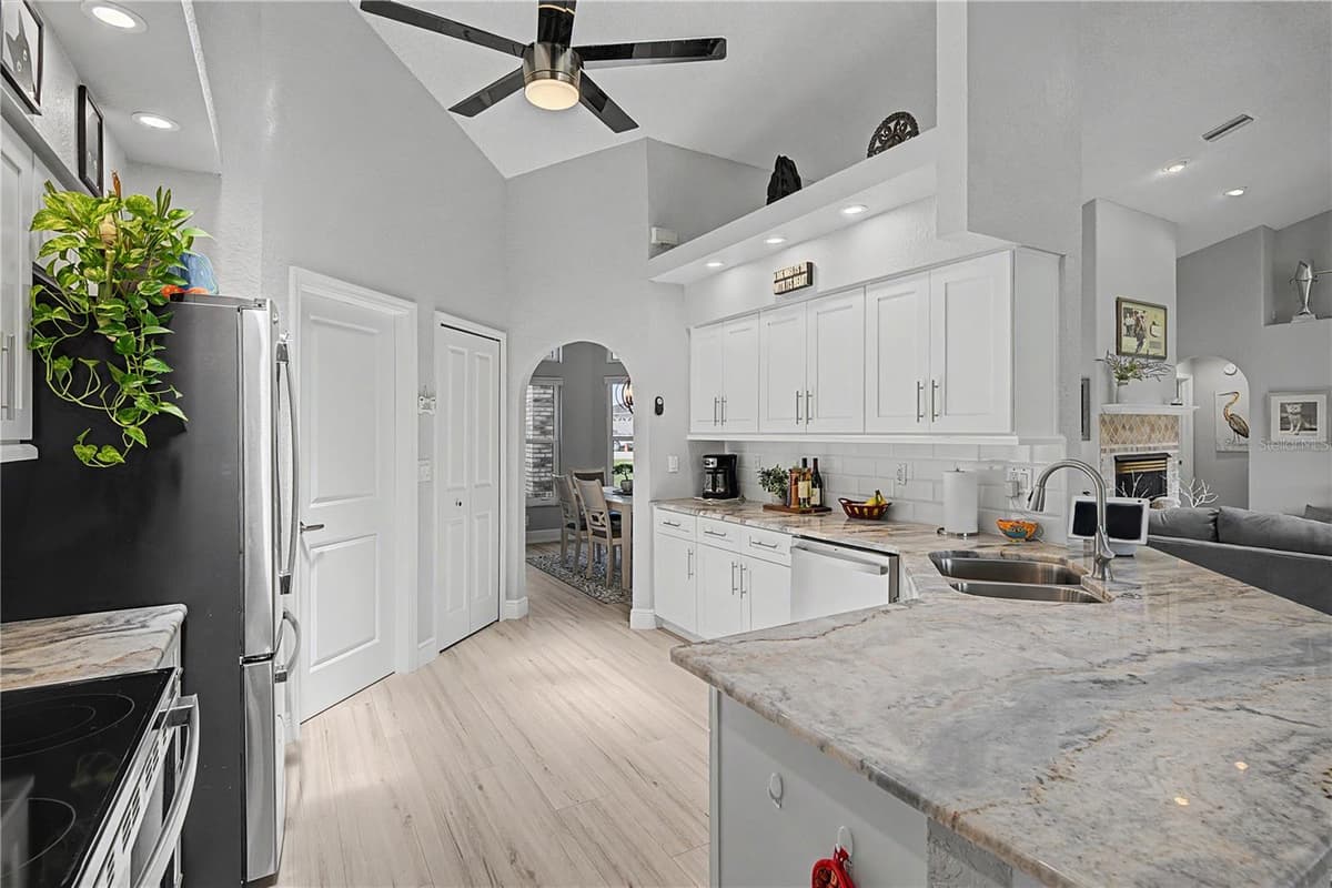 6207 HUNTINGTON DRIVE — photo 8 of 50