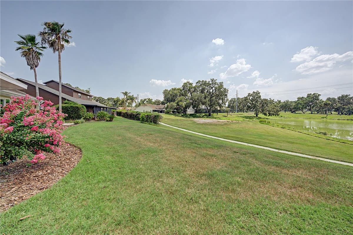 6207 HUNTINGTON DRIVE — photo 5 of 50
