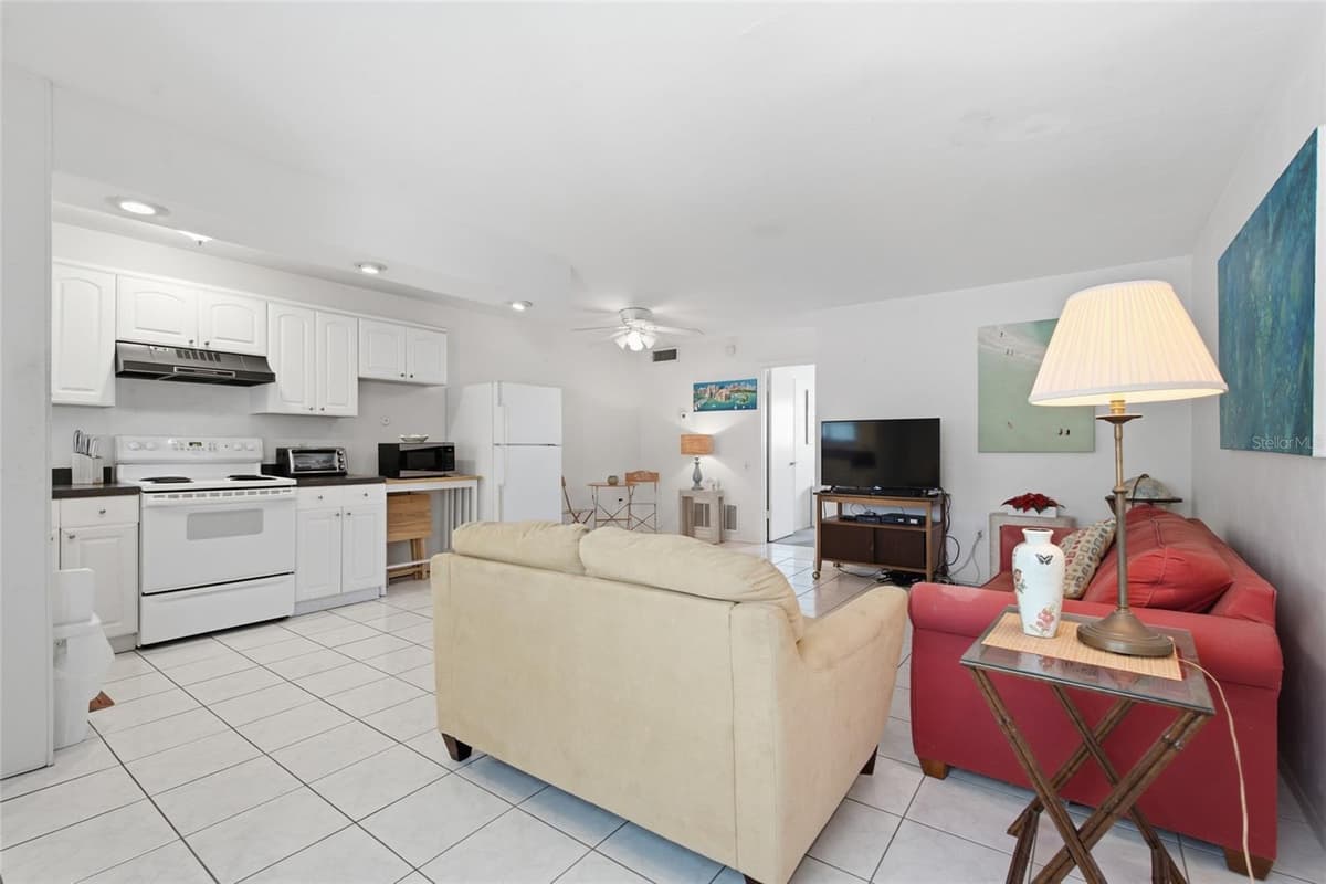 615 PALM AVENUE — photo 6 of 36