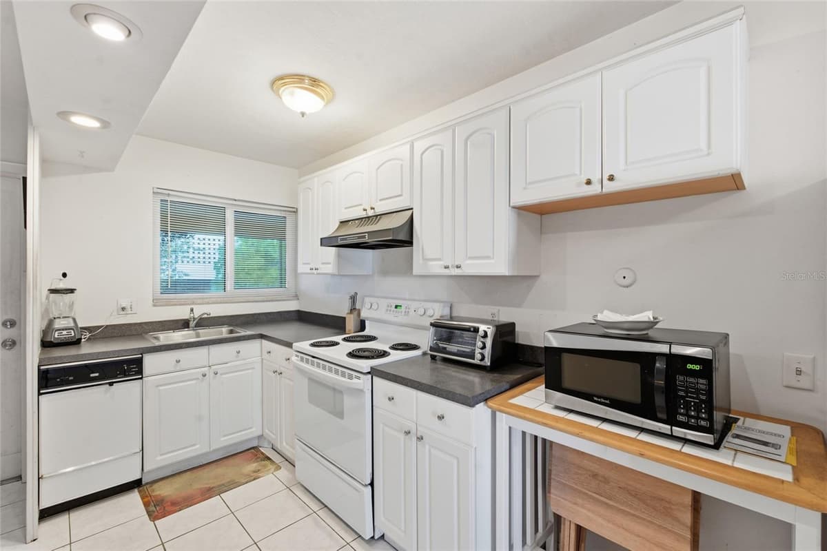 615 PALM AVENUE — photo 14 of 36