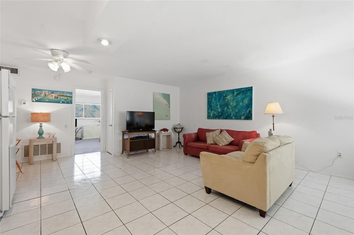 615 PALM AVENUE — photo 7 of 36