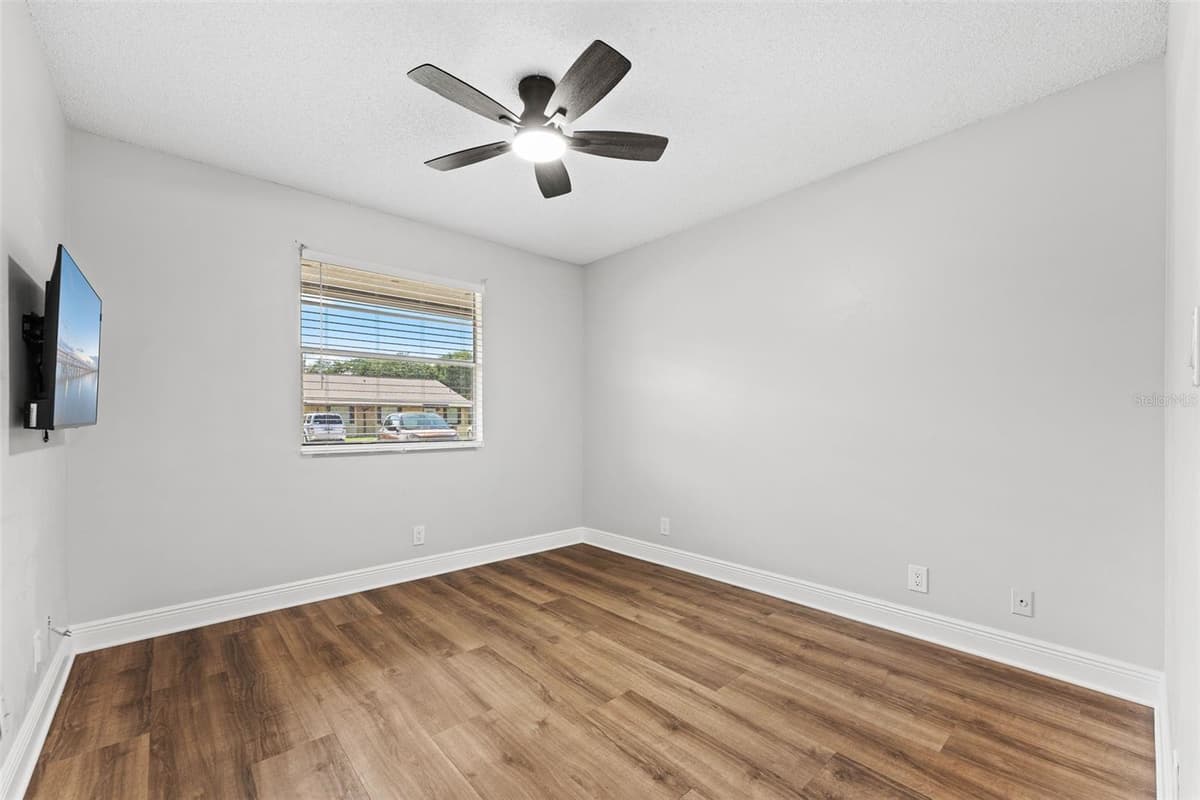 1325 CHENEY HIGHWAY — photo 18 of 31