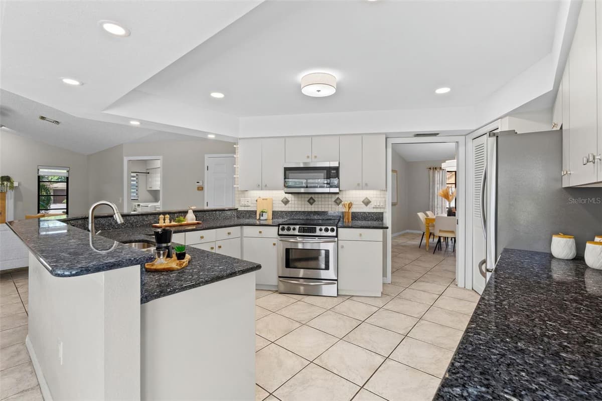 1318 VERMEER DRIVE — photo 21 of 86