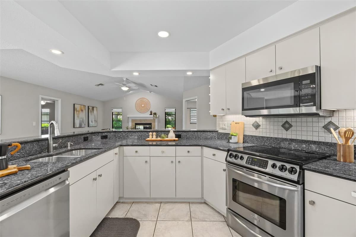 1318 VERMEER DRIVE — photo 19 of 86