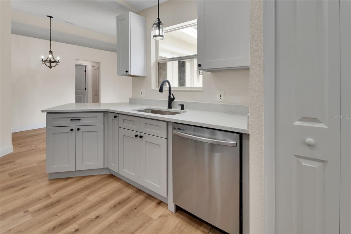 1251 SEMINOLE DRIVE — photo 12 of 47