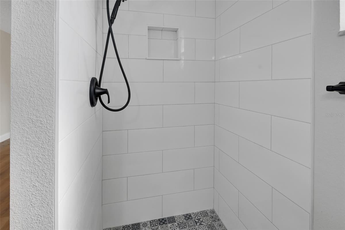 1251 SEMINOLE DRIVE — photo 23 of 47