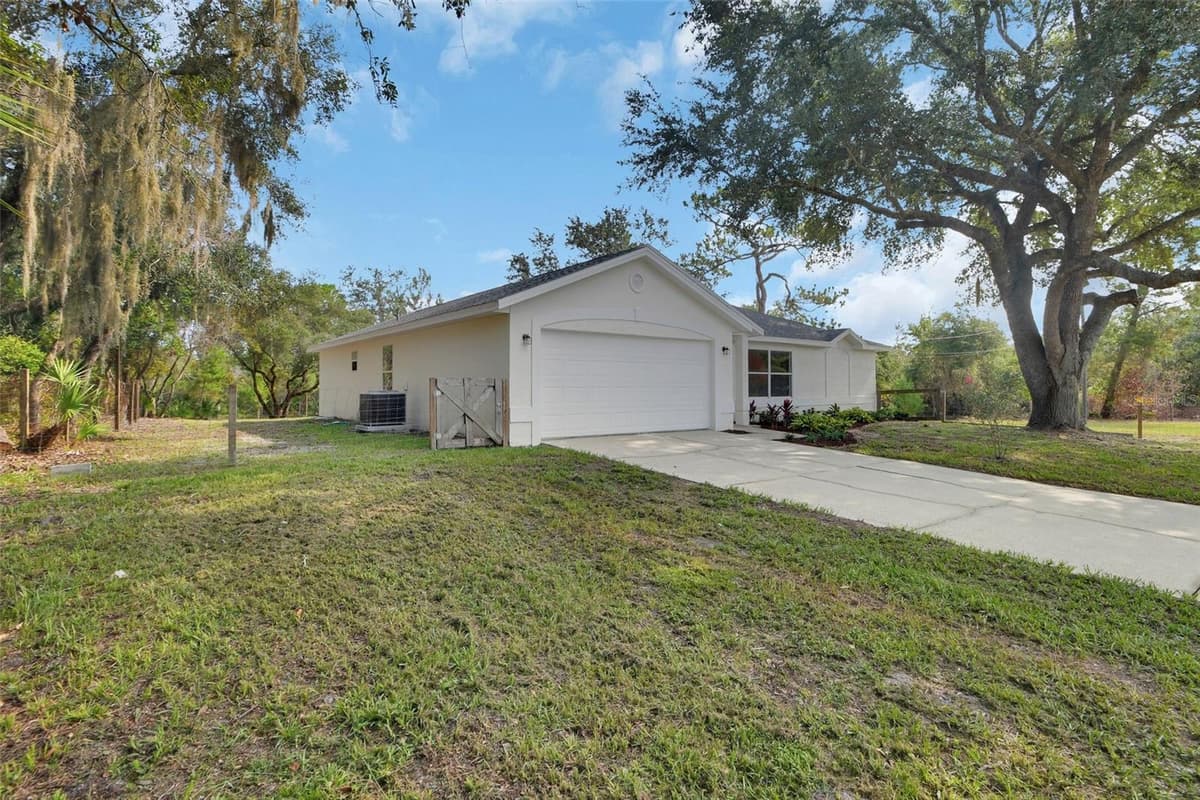 1251 SEMINOLE DRIVE — photo 3 of 47