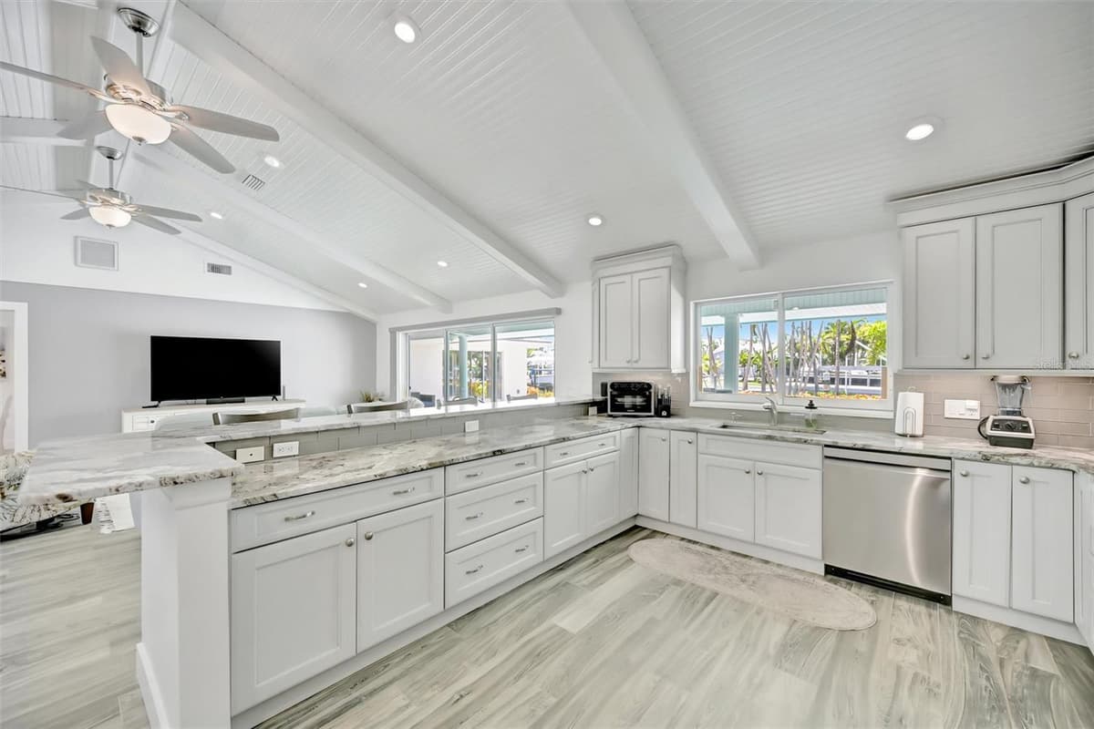 514 KEY ROYALE DRIVE — photo 18 of 52