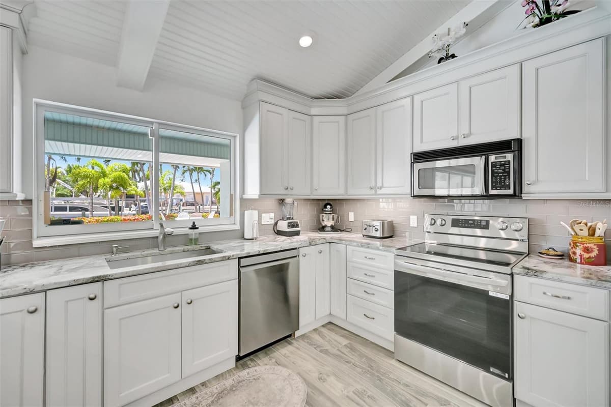 514 KEY ROYALE DRIVE — photo 19 of 52