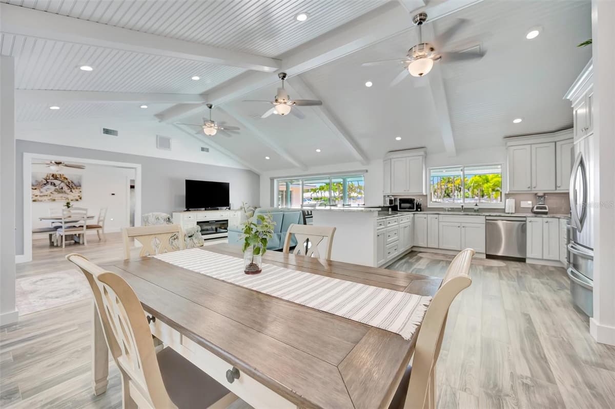 514 KEY ROYALE DRIVE — photo 15 of 52