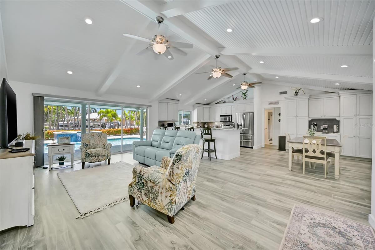 514 KEY ROYALE DRIVE — photo 10 of 52