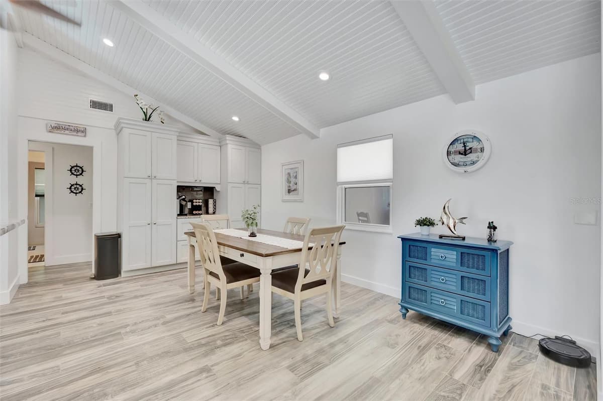514 KEY ROYALE DRIVE — photo 14 of 52
