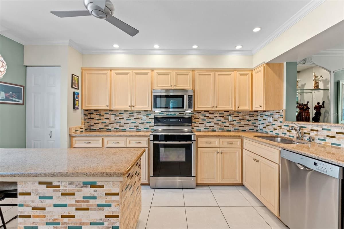 6101 34TH STREET — photo 13 of 82
