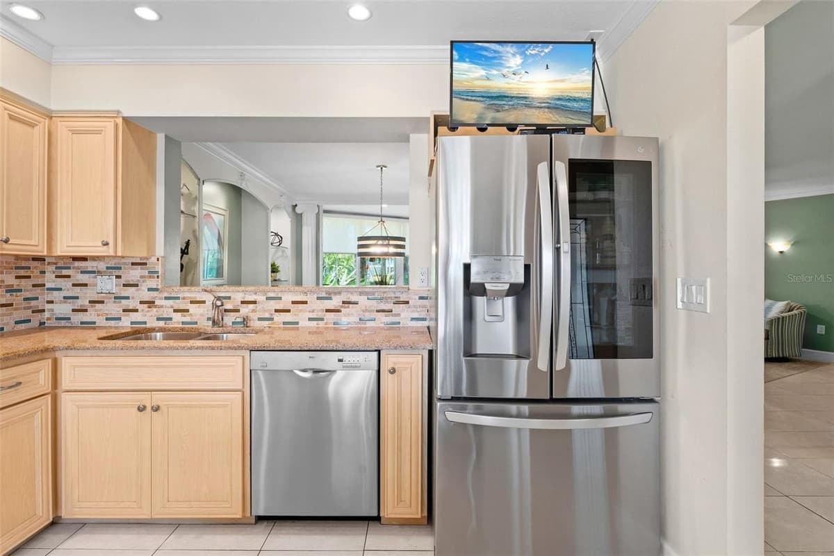 6101 34TH STREET — photo 15 of 82
