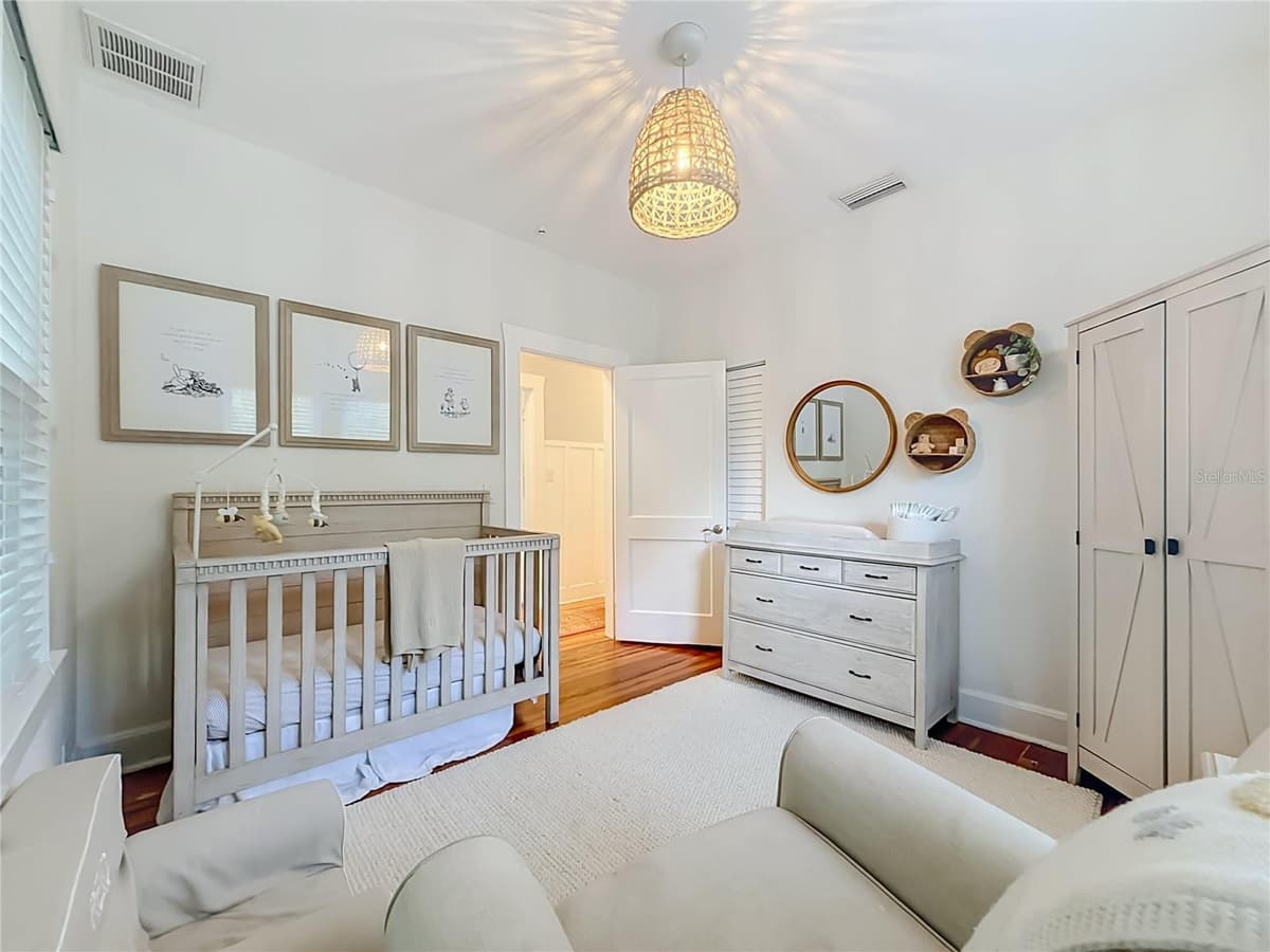675 VINCENT STREET — photo 21 of 46