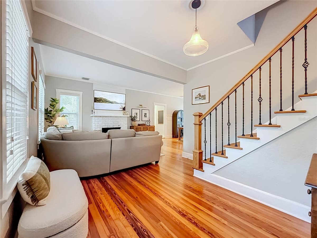 675 VINCENT STREET — photo 7 of 46