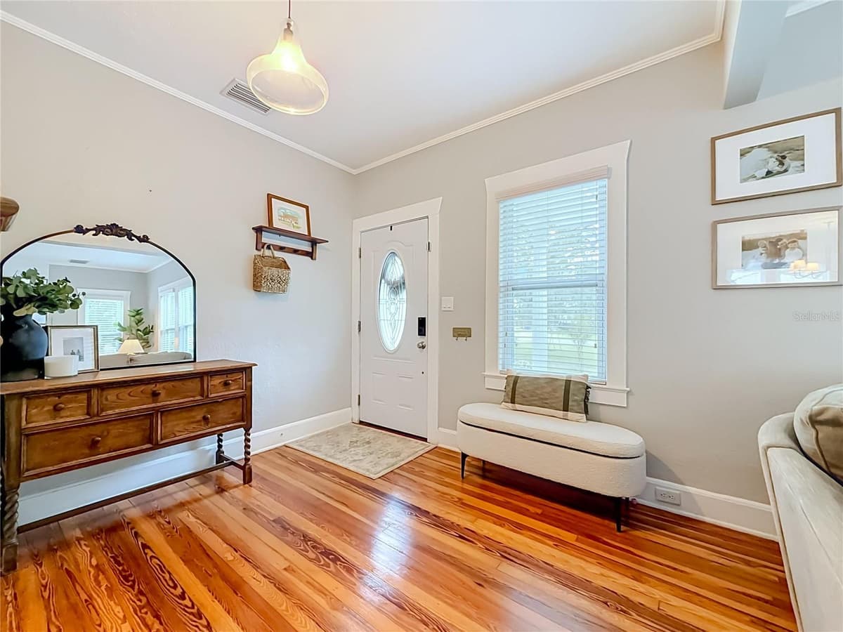 675 VINCENT STREET — photo 8 of 46