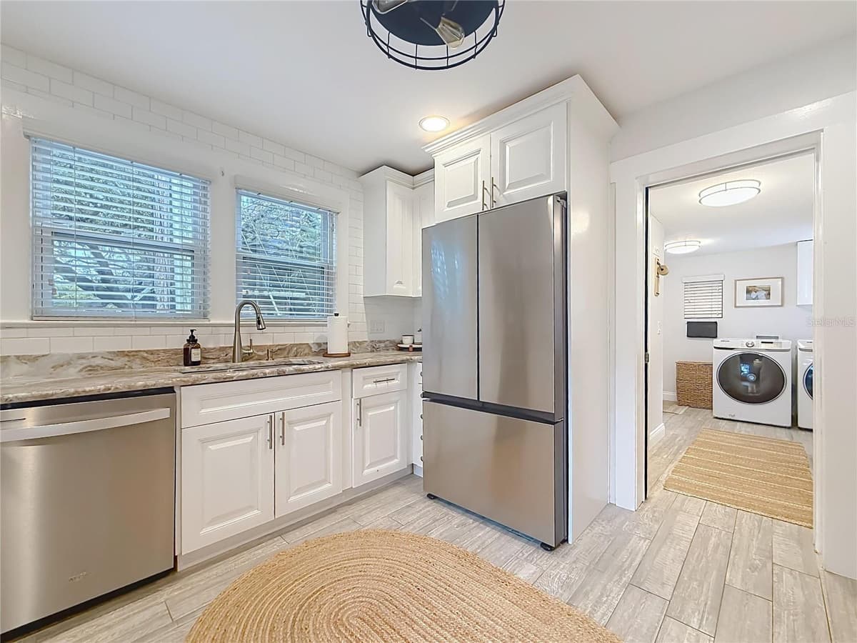 675 VINCENT STREET — photo 12 of 46