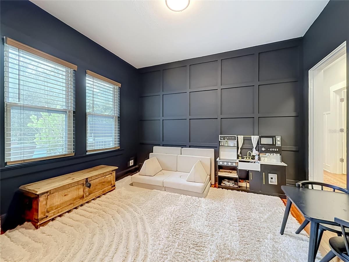 675 VINCENT STREET — photo 19 of 46