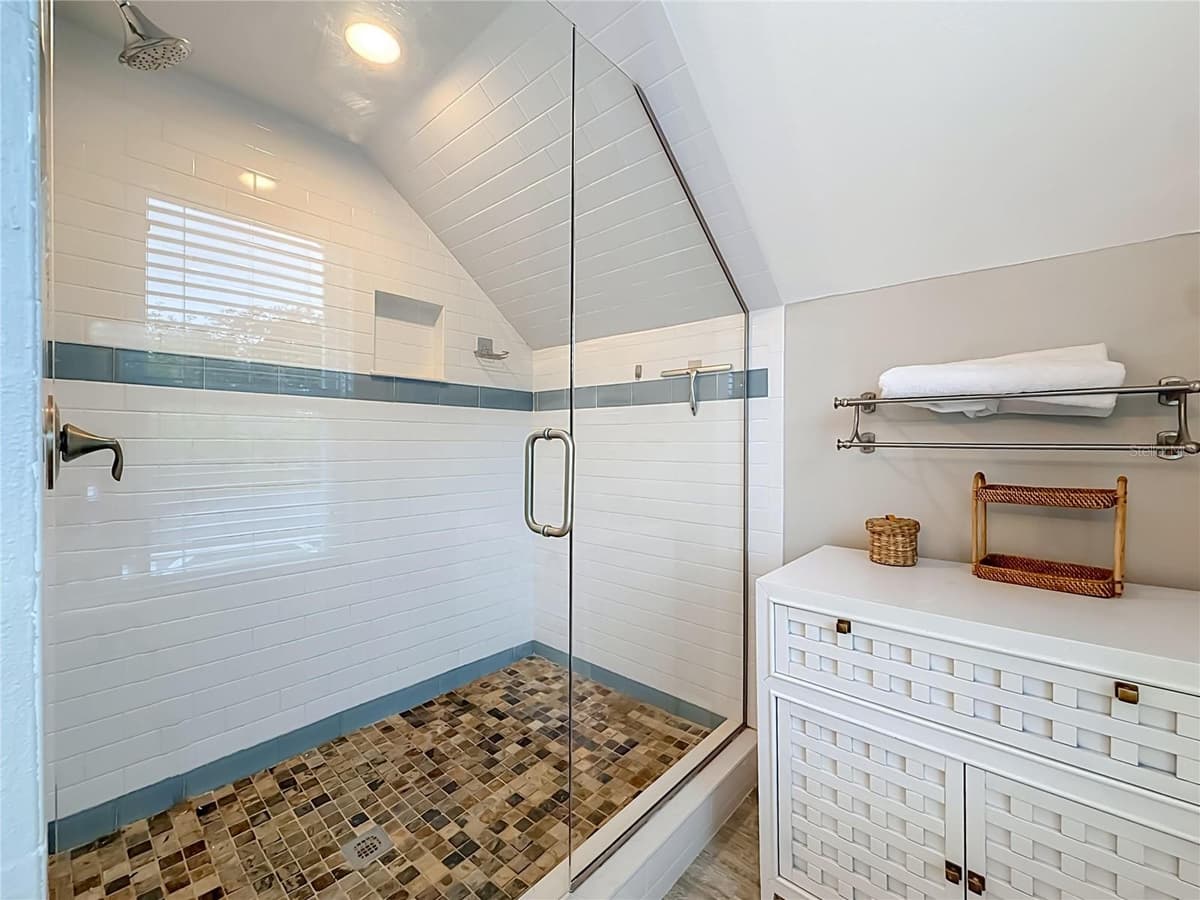 675 VINCENT STREET — photo 36 of 46