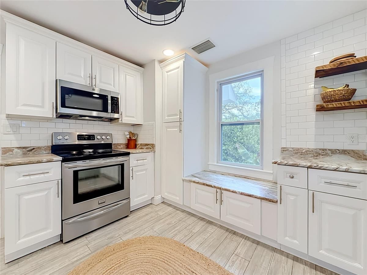675 VINCENT STREET — photo 13 of 46