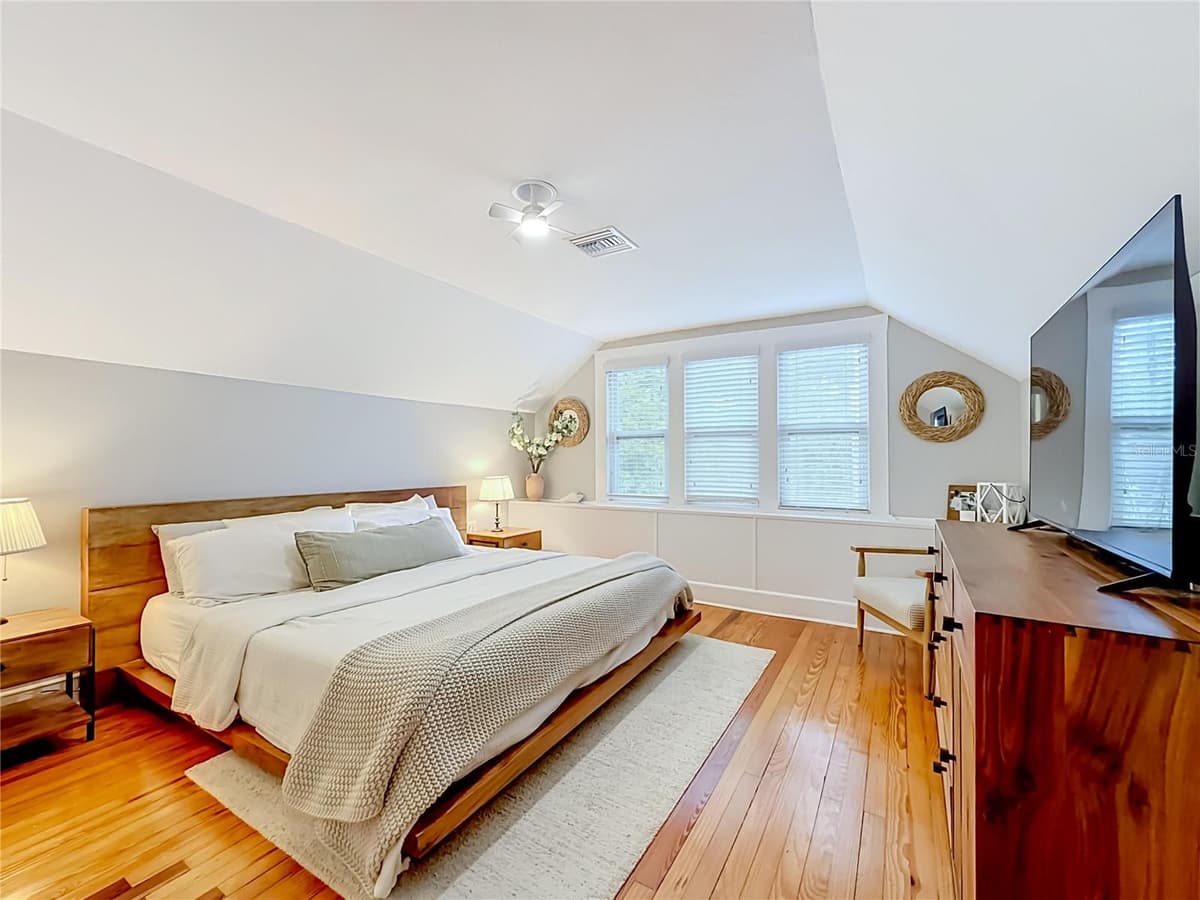 675 VINCENT STREET — photo 31 of 46