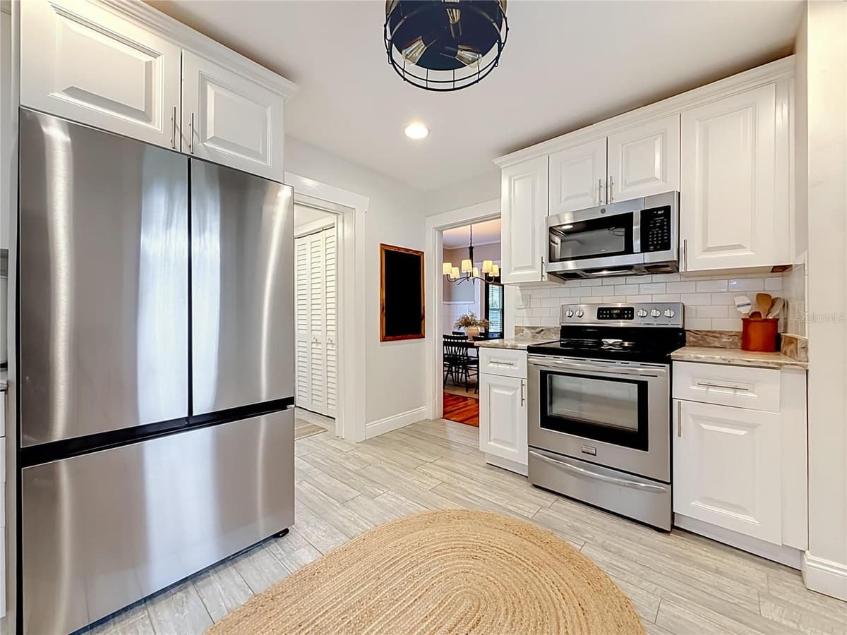 675 VINCENT STREET — photo 14 of 46