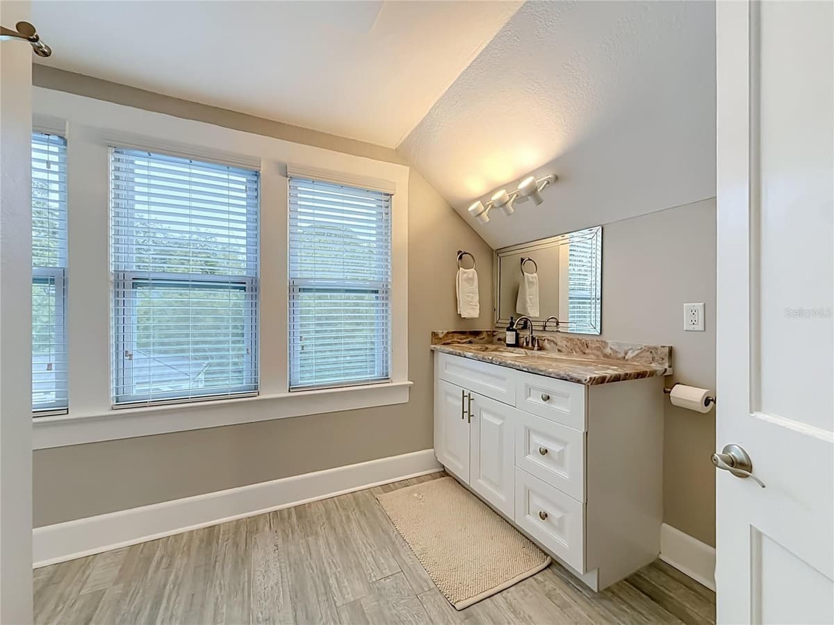 675 VINCENT STREET — photo 35 of 46
