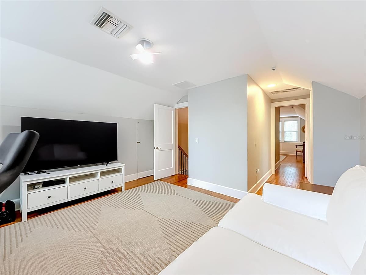 675 VINCENT STREET — photo 30 of 46