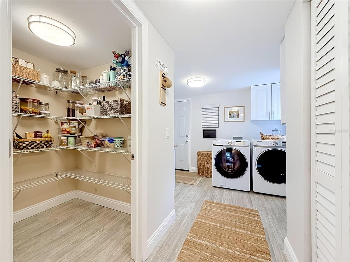 675 VINCENT STREET — photo 15 of 46