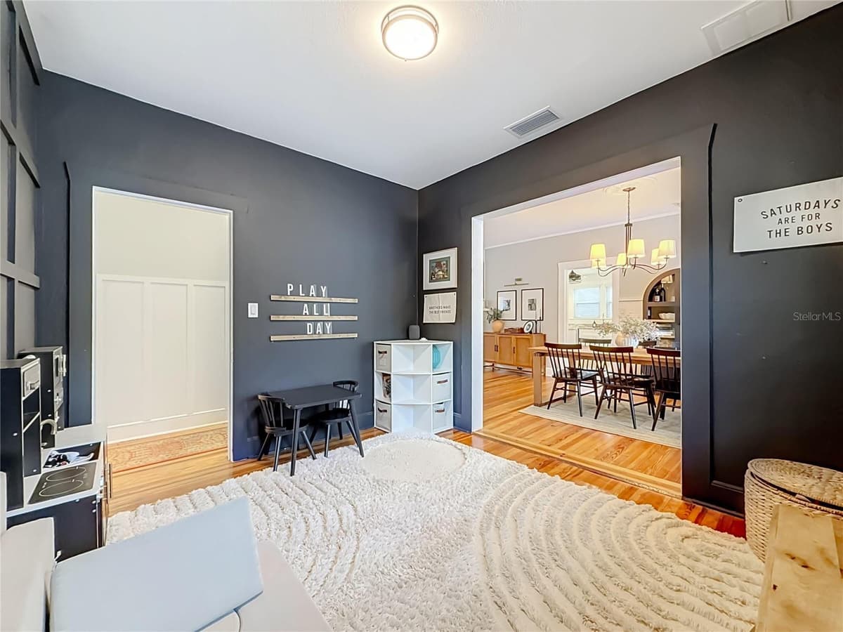675 VINCENT STREET — photo 17 of 46