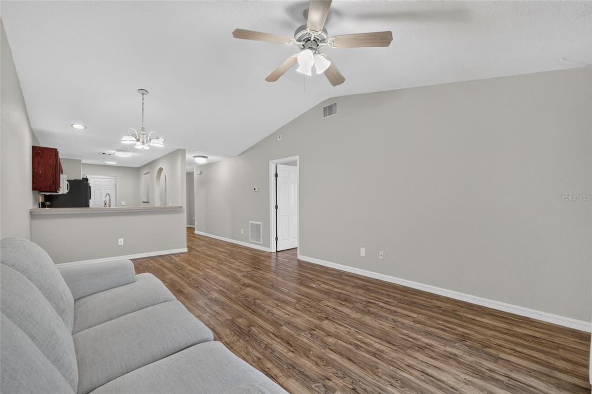 2501 18TH CIRCLE — photo 19 of 59
