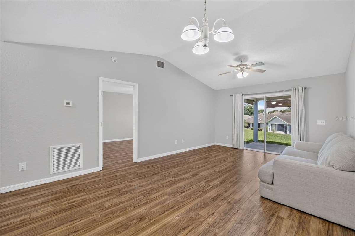 2501 18TH CIRCLE — photo 14 of 59